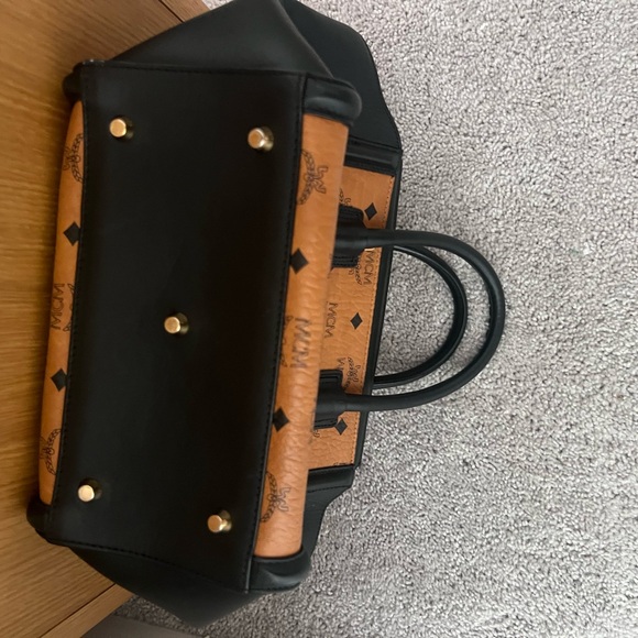 MCM Tote Bag - Picture 4 of 4